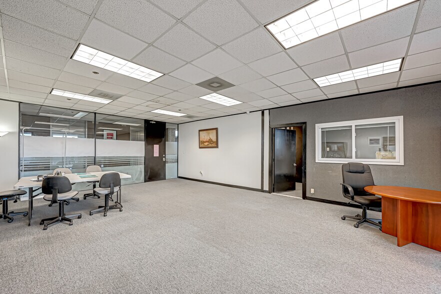 More Photos Of 6100 Corporate Dr, Houston Office For Sale