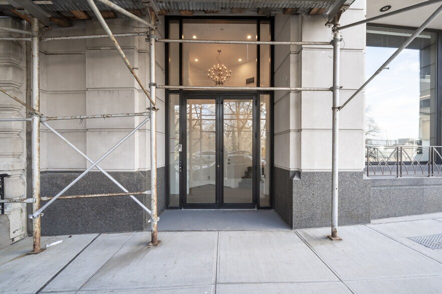 More Photos Of 240 Riverside Blvd, New York Apartments For Sale