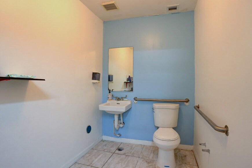 2205 W 80th St, Hialeah, FL 33016 Warehouse For Sale