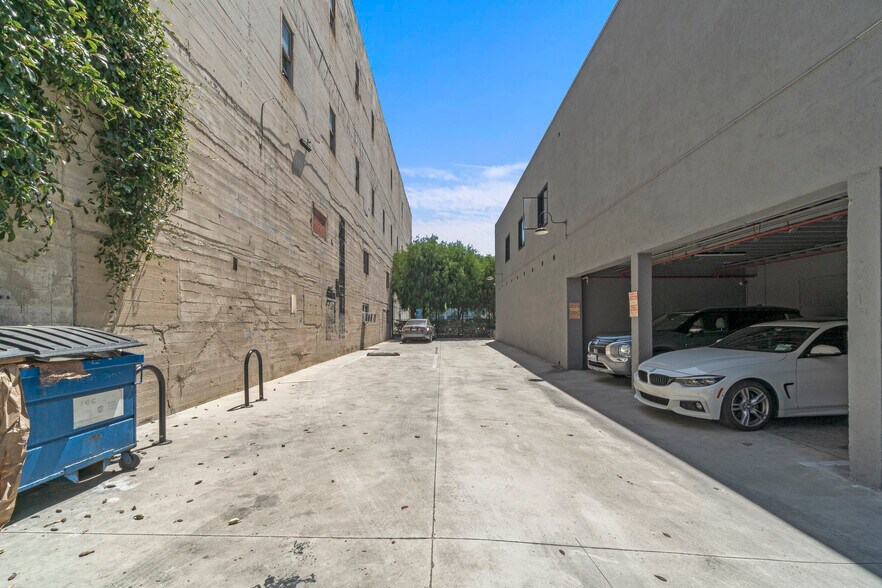 More Photos Of 941 E 2nd St, Los Angeles Industrial For Lease