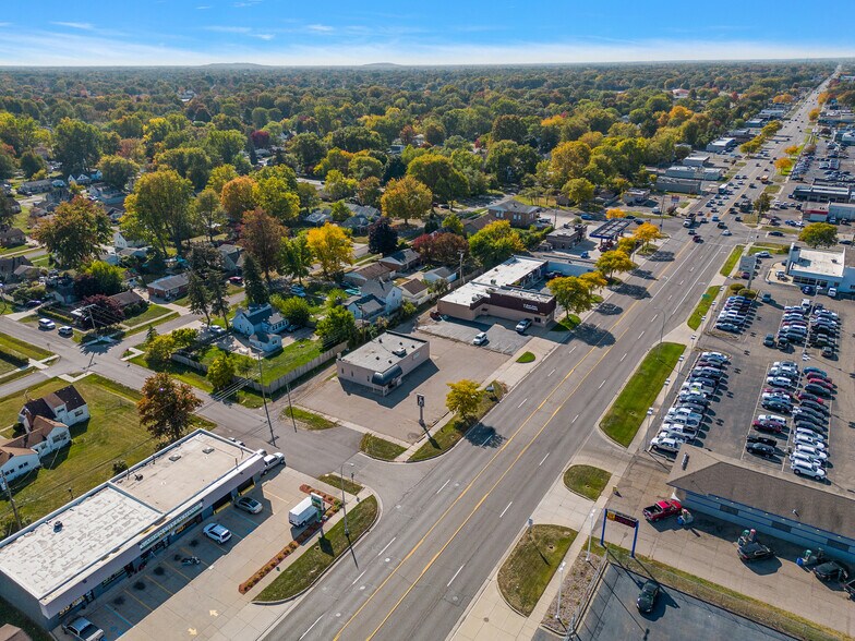 More Photos Of 32611 Ford Rd, Garden City Freestanding For Lease