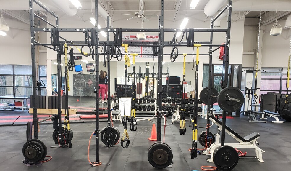 More Photos Of 7840 Roswell Rd, Sandy Springs Office For Sale