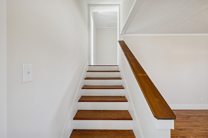 More Photos Of 319 Highway 76, White House Office For Lease