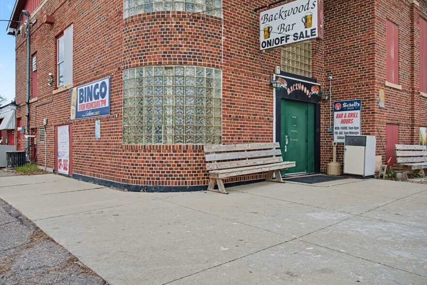 More Photos Of 7540 5th St, New Auburn Bar For Sale