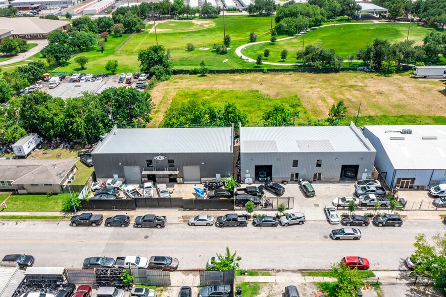 More Photos Of 9013 Pagewood Ln, Houston Warehouse For Sale