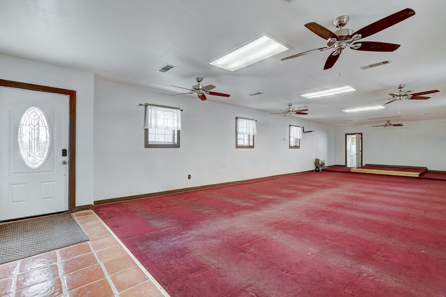 More Photos Of 2607 E 5th St, Austin Religious Facility For Sale