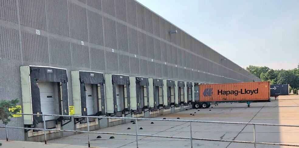 More Photos Of 27501 Hildebrandt Rd, Romulus Distribution For Lease