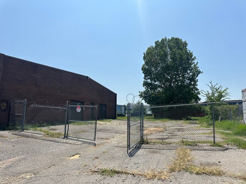 More Photos Of 3711-3721 Lamar Ave, Memphis Unknown For Lease