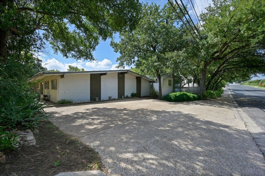 More Photos Of 1302 Norwalk Ln, Austin Apartments For Sale
