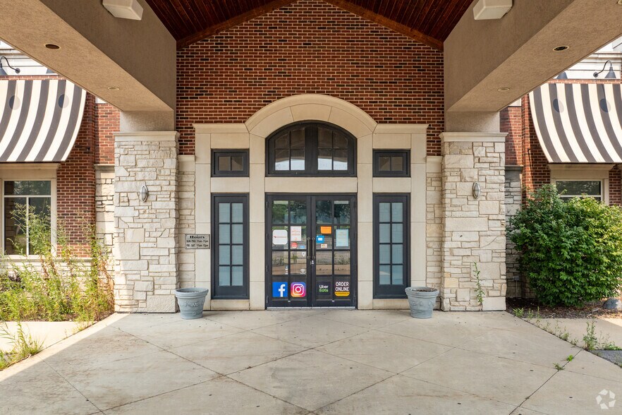 More Photos Of 1501 S IL Route 31, Mchenry Restaurant For Lease