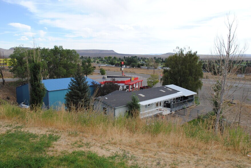 More Photos Of 810 HWY 93, Jackpot Convenience Store For Sale