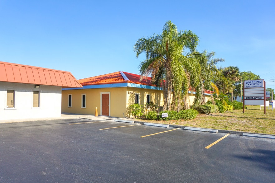 Primary Photo Of 5207-5209 26th St W, Bradenton Medical For Lease