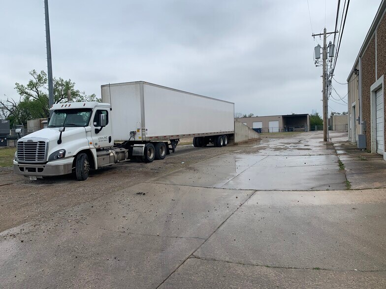 More Photos Of 2737-2749 W California Ave, Oklahoma City Warehouse For Lease