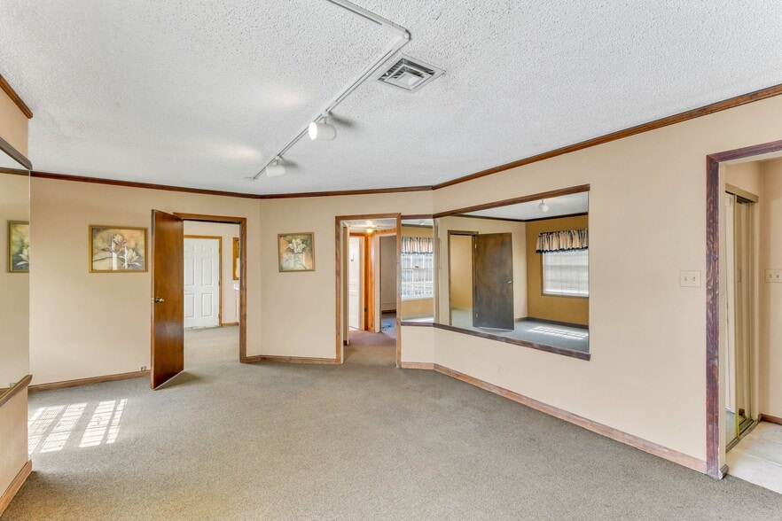 More Photos Of 1601 S Maryland Pky, Las Vegas Office For Sale