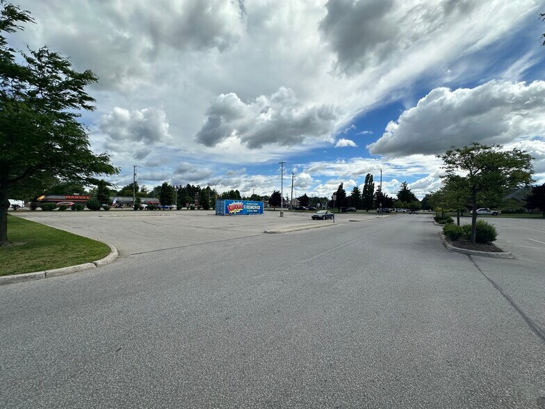 Primary Photo Of 1975 Dundas St, London General Retail For Lease