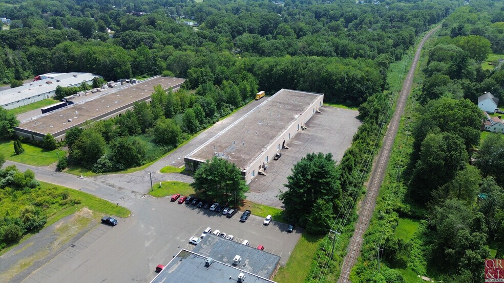 More Photos Of 95 Peters Rd, Bloomfield Light Manufacturing For Sale