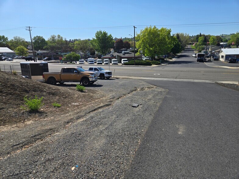 More Photos Of 903 16th Ave, Lewiston Flex For Sale