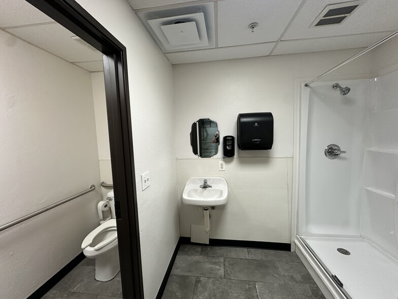 More Photos Of 4800 S Council Rd, Oklahoma City Warehouse For Lease