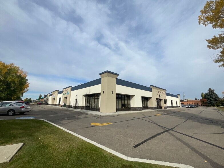 More Photos Of 2810 Bremner Ave, Red Deer Storefront For Sale