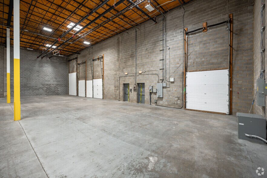 More Photos Of 6930 San Tomas Rd, Elkridge Warehouse For Lease