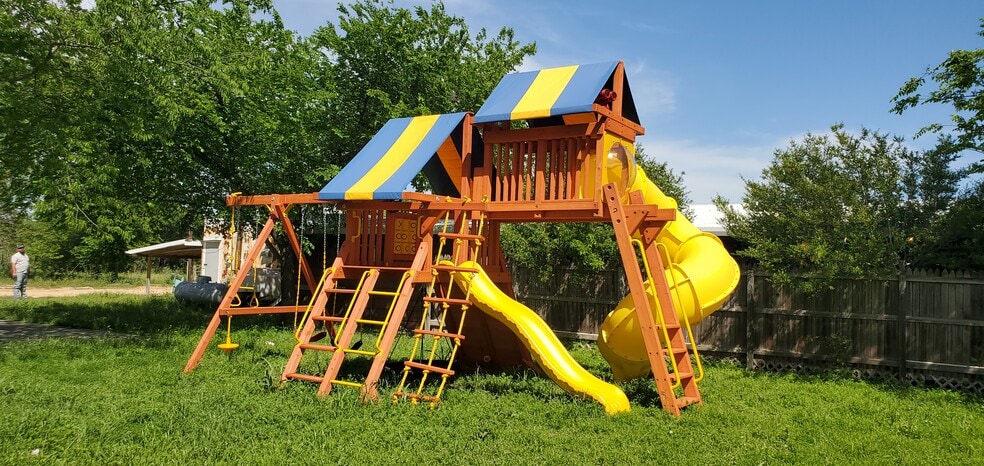 More Photos Of 1616 Farmers Rd, Burlington Restaurant For Sale