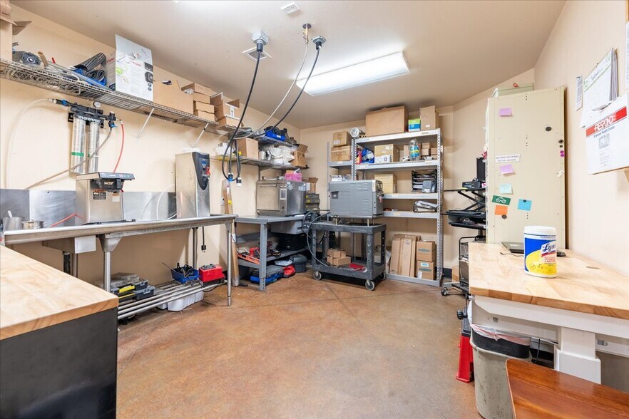 More Photos Of 1502 Minnie St, Fairbanks Industrial For Sale