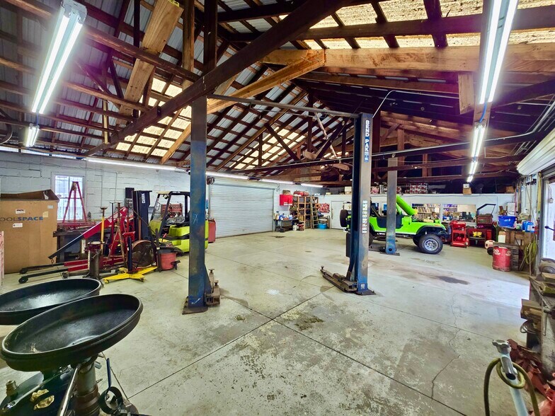 More Photos Of 1310 E 1st Ave, Mount Dora Auto Repair For Sale