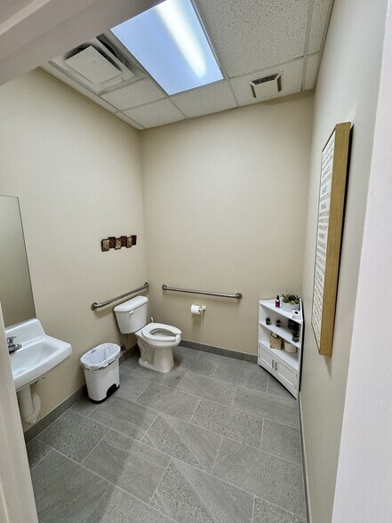 More Photos Of 1437 N US Highway 1, Ormond Beach Office For Sale