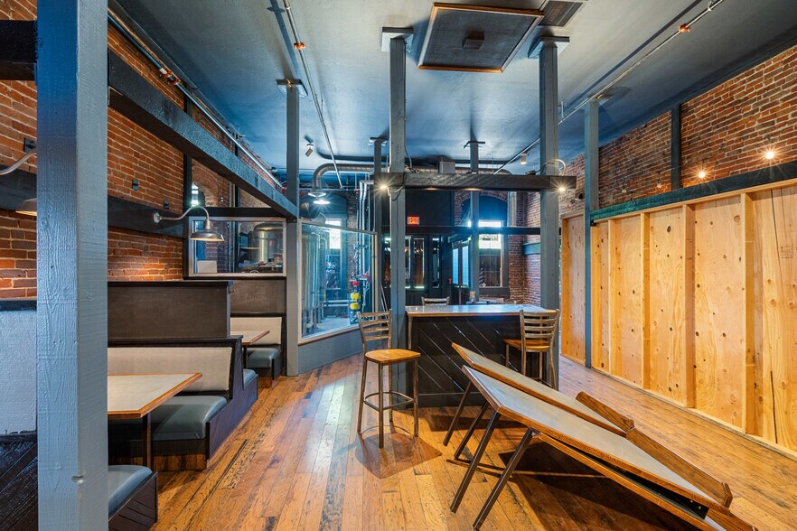 More Photos Of 509 SW G St, Grants Pass Restaurant For Sale