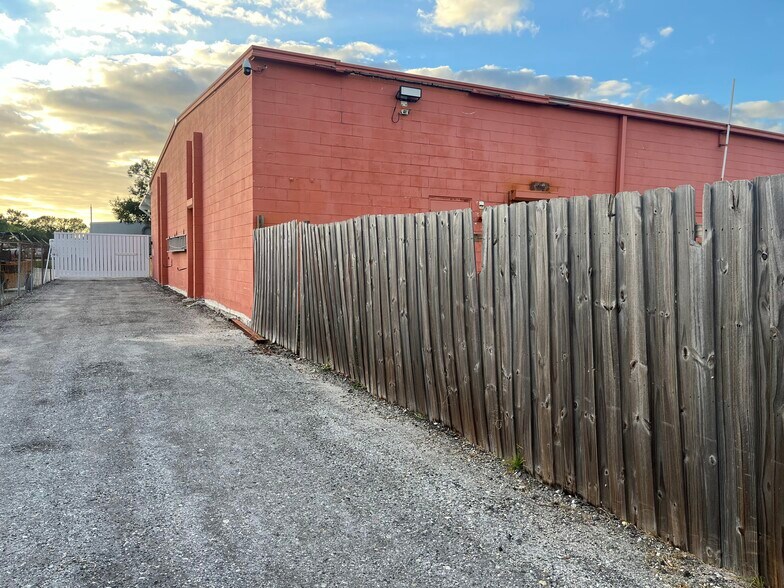 More Photos Of 5275 95th St N, Saint Petersburg Warehouse For Sale