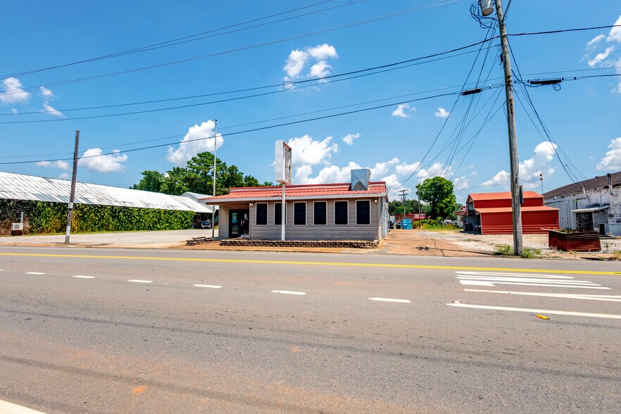 More Photos Of 15908 Main St, Town Creek General Retail For Sale