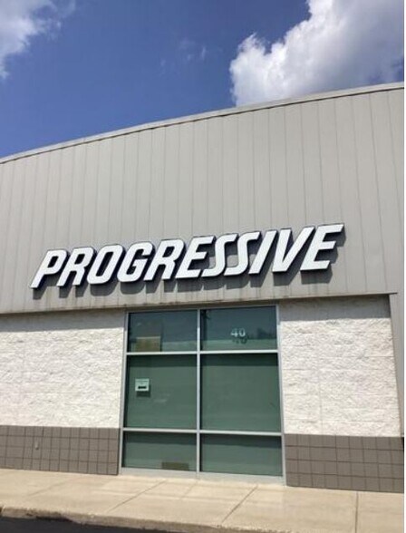 More Photos Of 40 Commerce Ct, Newington Showroom For Sale