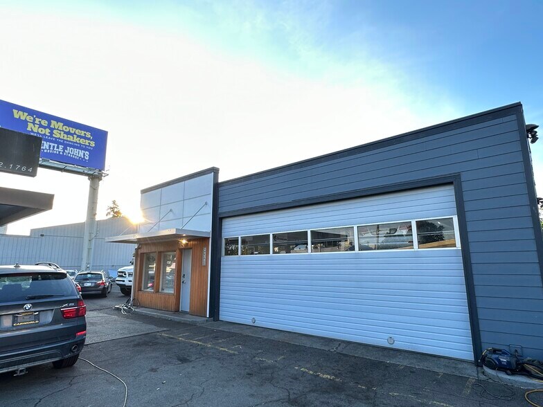 More Photos Of 9321 SE Stark St, Portland Auto Repair For Sale