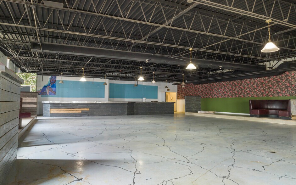 More Photos Of 2415 W Peterson Ave, Chicago Restaurant For Lease