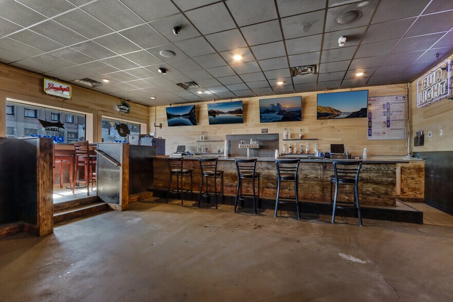 More Photos Of 631 S Broadway St, Menomonie Bar For Sale