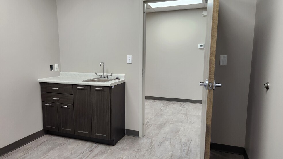 More Photos Of 4834 Socialville Foster Rd, Mason Medical For Lease