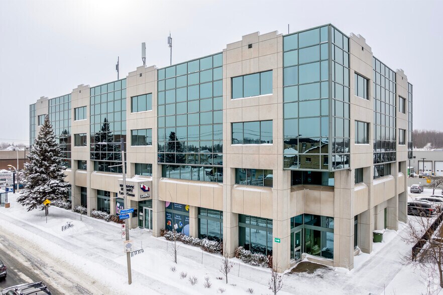 More Photos Of 4650-4660 Boul Des Laurentides, Laval Medical For Lease