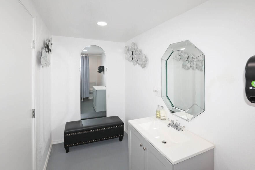 More Photos Of 527 Givens Ave, Amarillo Lodge Meeting Hall For Sale