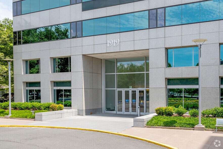 More Photos Of 1919-1921 Gallows Rd, Vienna Unknown For Sale