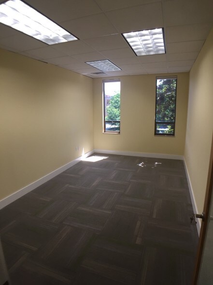 More Photos Of 677 Craig Rd, Creve Coeur Office For Lease