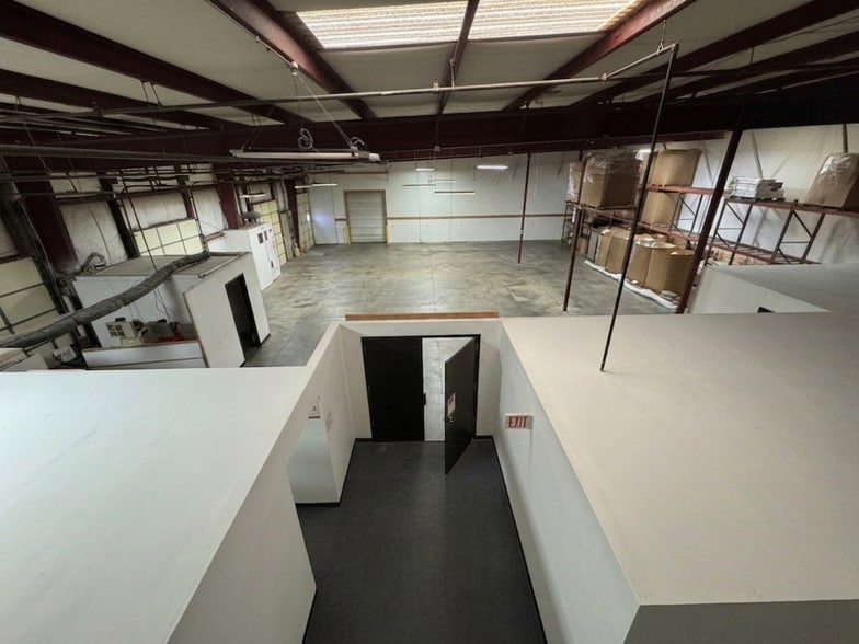 More Photos Of 1811 N Topping Ave, Kansas City Warehouse For Lease