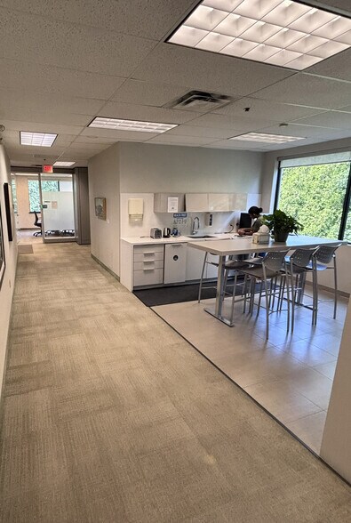 More Photos Of 99 Summerlea Rd, Brampton Distribution For Lease