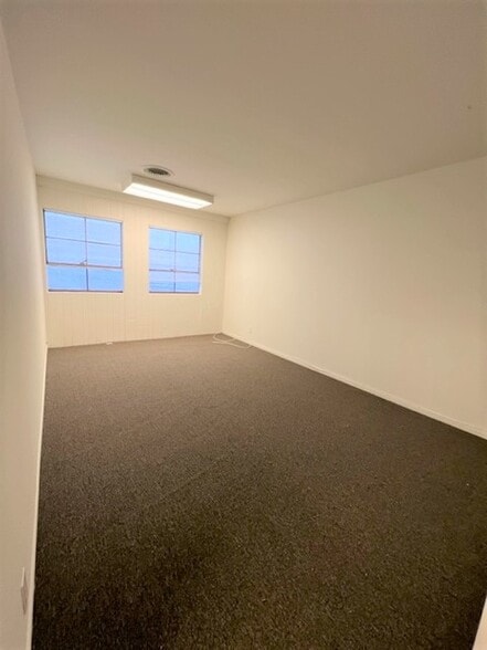 More Photos Of 6210 Wilshire Blvd, Los Angeles Office For Lease