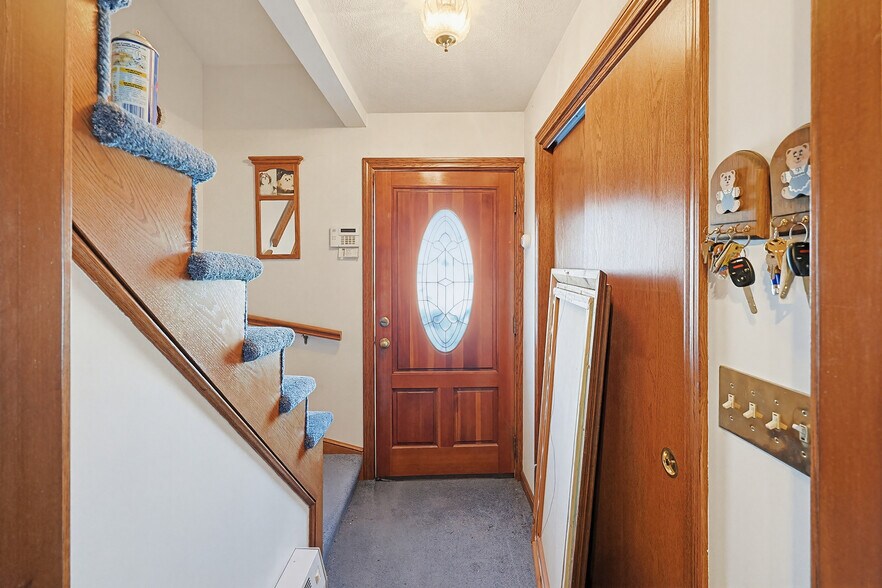 More Photos Of 1501 Lonsdale Ave, Lincoln General Retail For Sale