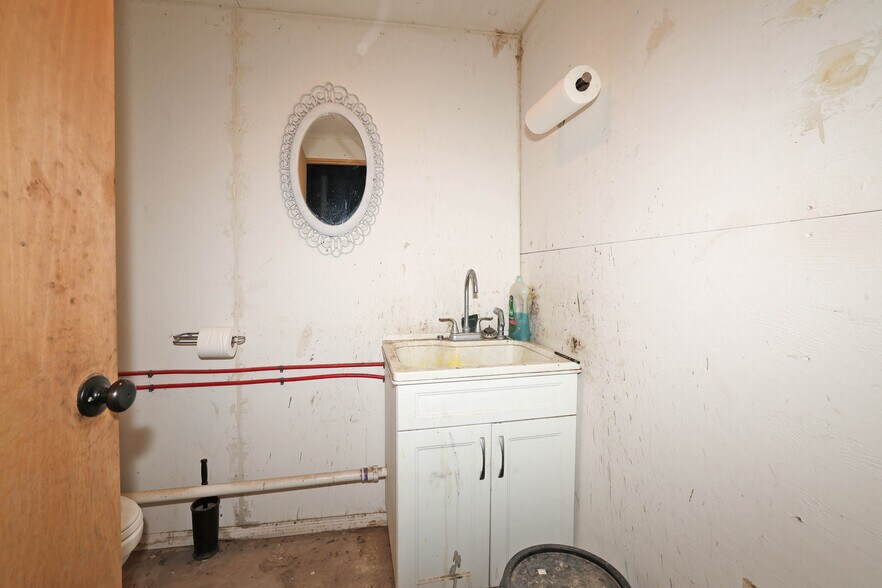 More Photos Of 3101 Givens Ave, Amarillo Warehouse For Sale