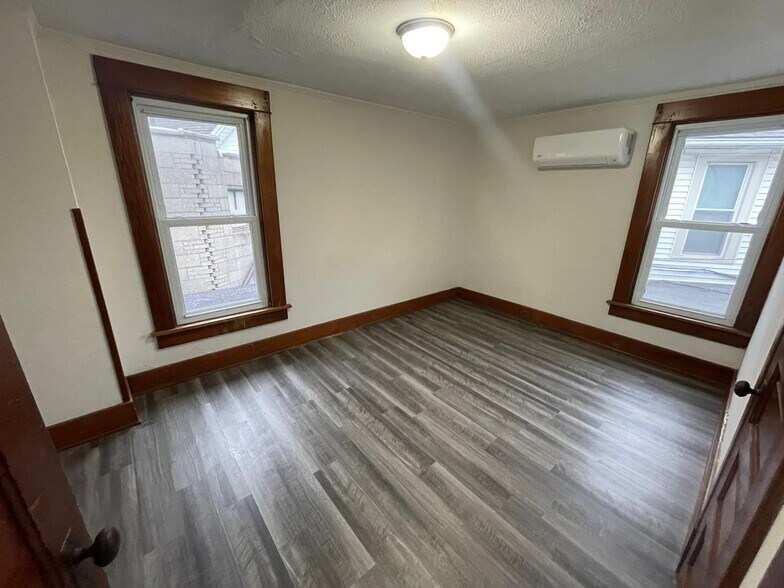 More Photos Of 426 Huron Ave, Sandusky Storefront Retail Residential For Sale