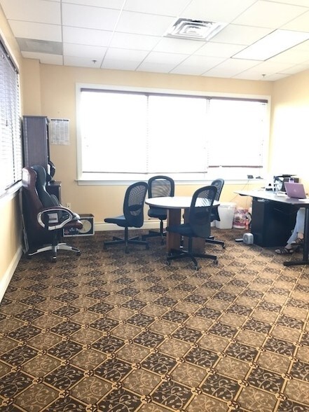 More Photos Of 300 Penhorn Ave, Secaucus Office For Lease