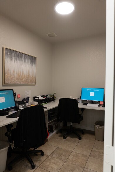 More Photos Of 2001 Rockview Dr, Granbury Medical For Lease