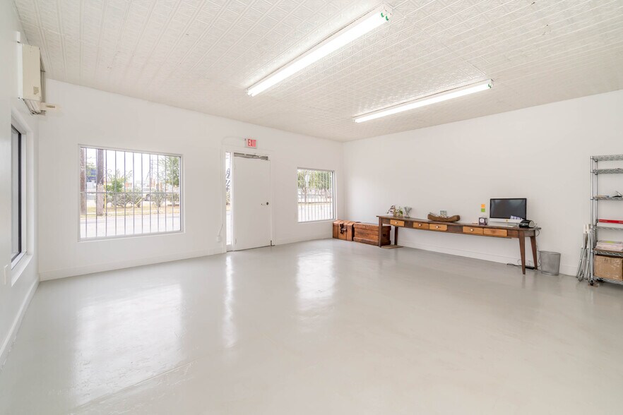 More Photos Of 1020 Roosevelt Ave, San Antonio Freestanding For Sale