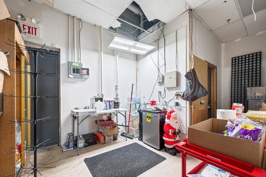 More Photos Of 1508-1574 N Mitchell St, Cadillac General Retail For Sale